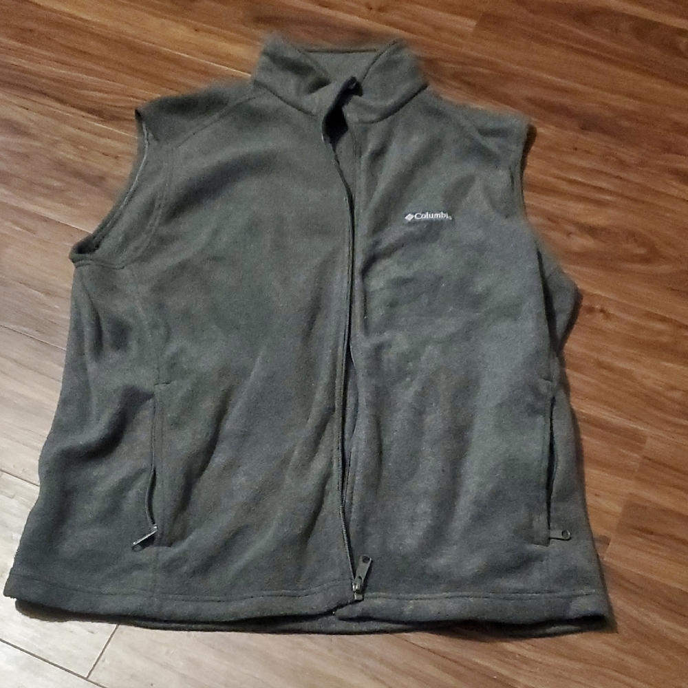 Columbia Men's Dark Olive Green Fleece Vest